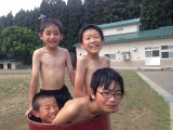 さすがに4人は狭そうですね...；